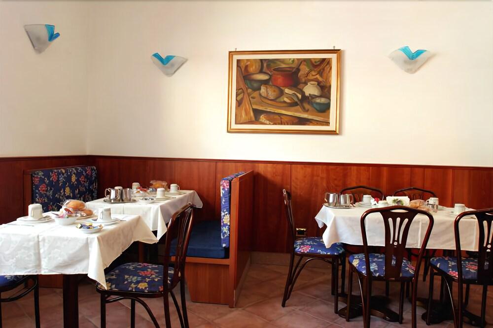 Albergo Carla Pont-Saint-Martin Bagian luar foto